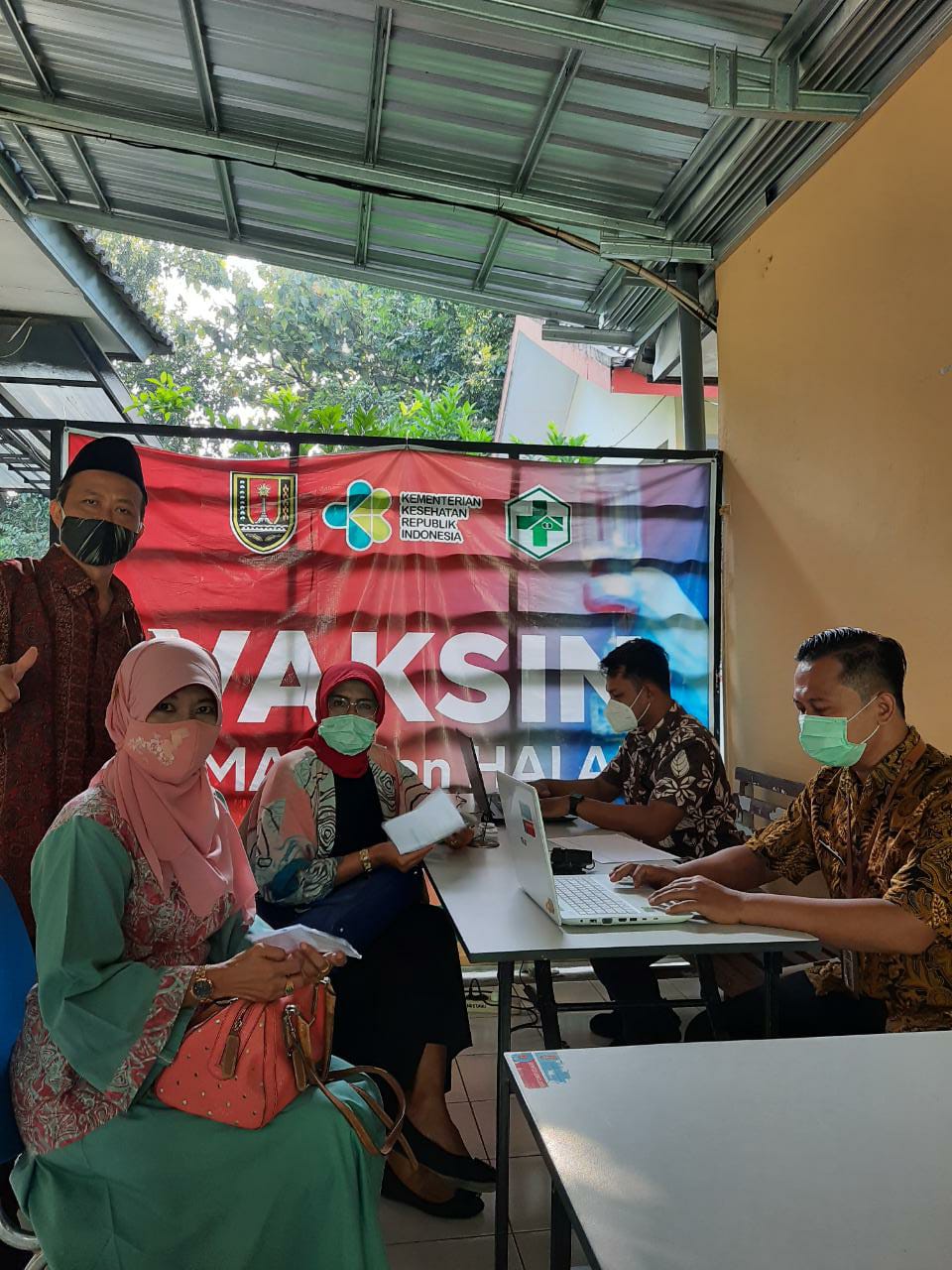 Vaksinasi Covid-19 Kedua Guru Tenaga Kependidikan  MAN 2 Kota Semarang