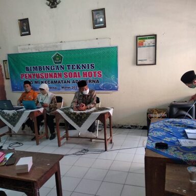 KKG MI Kec.Adiwerna Adakan Bimtek Penyusunan Soal HOTS