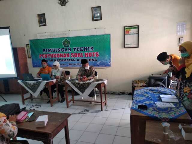 KKG MI Kec.Adiwerna Adakan Bimtek Penyusunan Soal HOTS