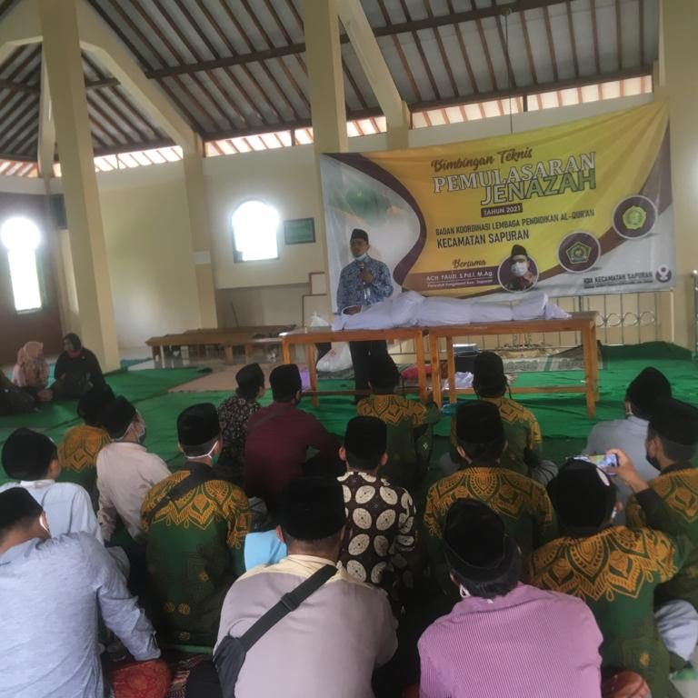 Astidz dan Asatidzah dibimbing Pemulasaran Jenazah Oleh Kankemenag