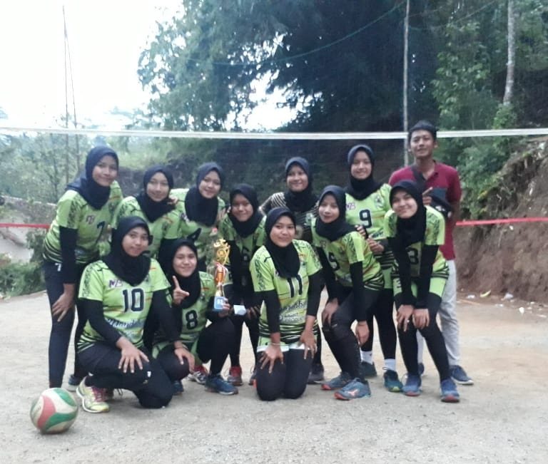 Tim Bola Voli Putri MAN2 Banjarnegara Raih Juara 1 Open Turnamen Zavica Cup