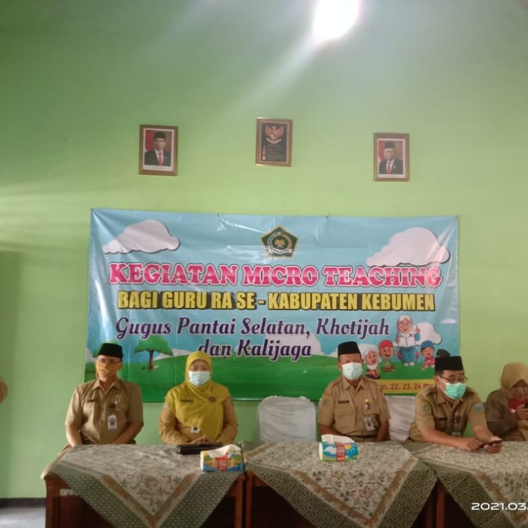 Guru – Guru RA di Kebumen Dilatih Micro Teaching