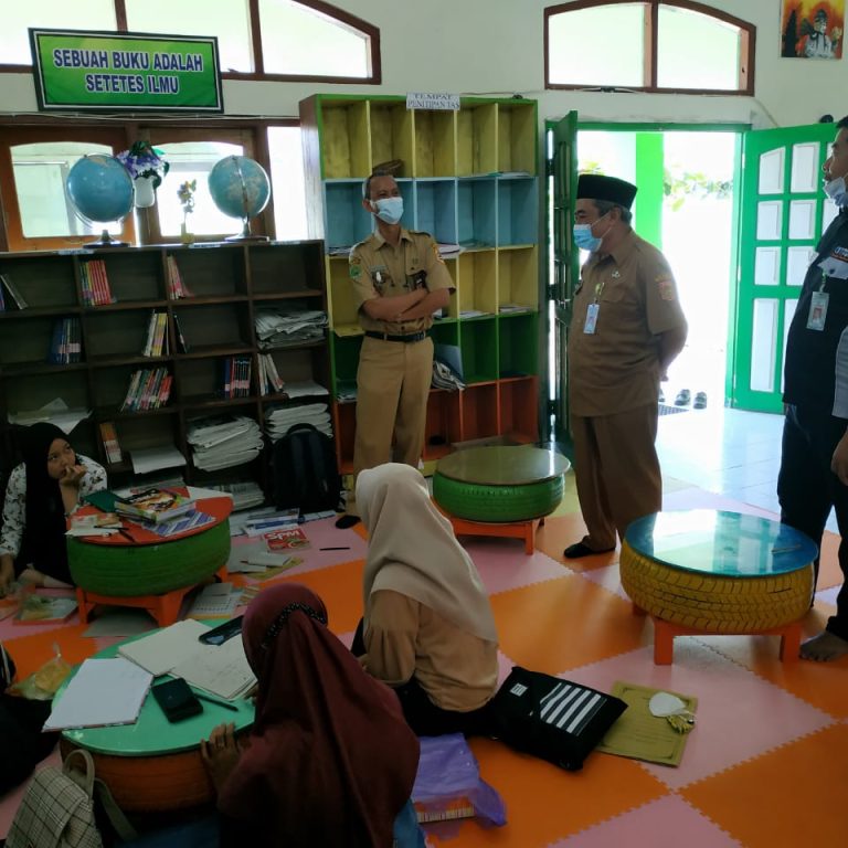 Monev Pelaksanaan UM, Kasi Guru Kanwil Kemenag Sempatkan Tinjau Pembinaan KSN
