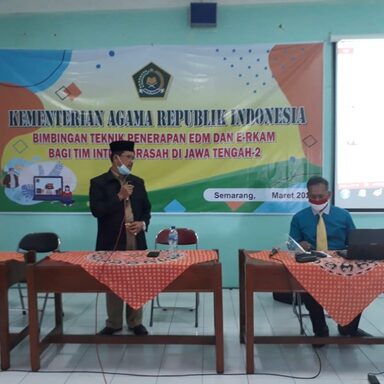 Kakankemenag Kota Semarang Buka Bimtek Penerapan Sistem EDM Dan E-RKAM Rombel 4 di MA NU Nurul Huda