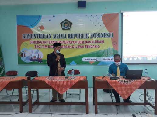 Kakankemenag Kota Semarang Buka Bimtek Penerapan Sistem EDM Dan E-RKAM Rombel 4 di MA NU Nurul Huda