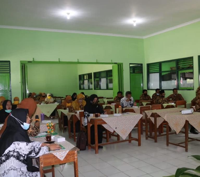Pelantikan Pengurus Baru PGRI Ranting Khusus MTs N 2 Wonosobo