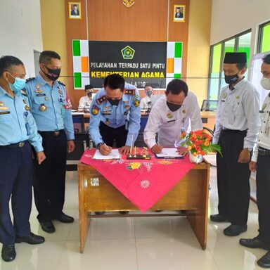 Penandatangan MOU KakanKemenag Dengan Ka Rutan Salatiga