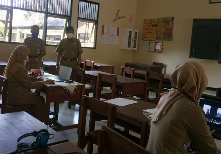 Monitoring Pelasanaan Ujian Sekolah di SMA N 1 Kertek