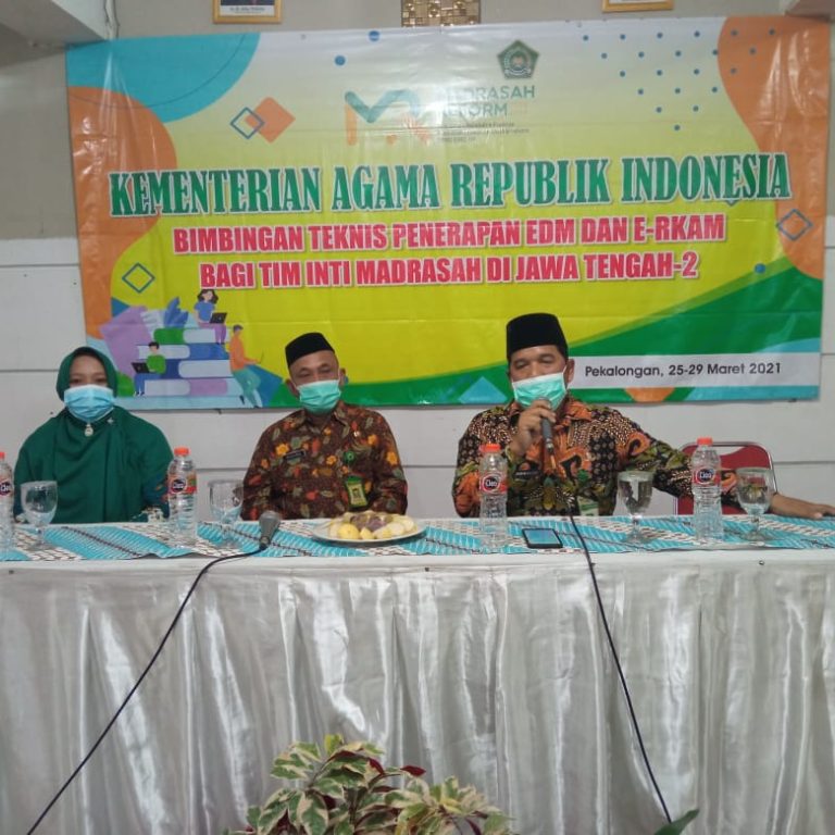 Pembukaan Bimtek Penerapan EDM dan e-RKAM Bagi Tim Madrasah Inti di Jawa Tengah-2.