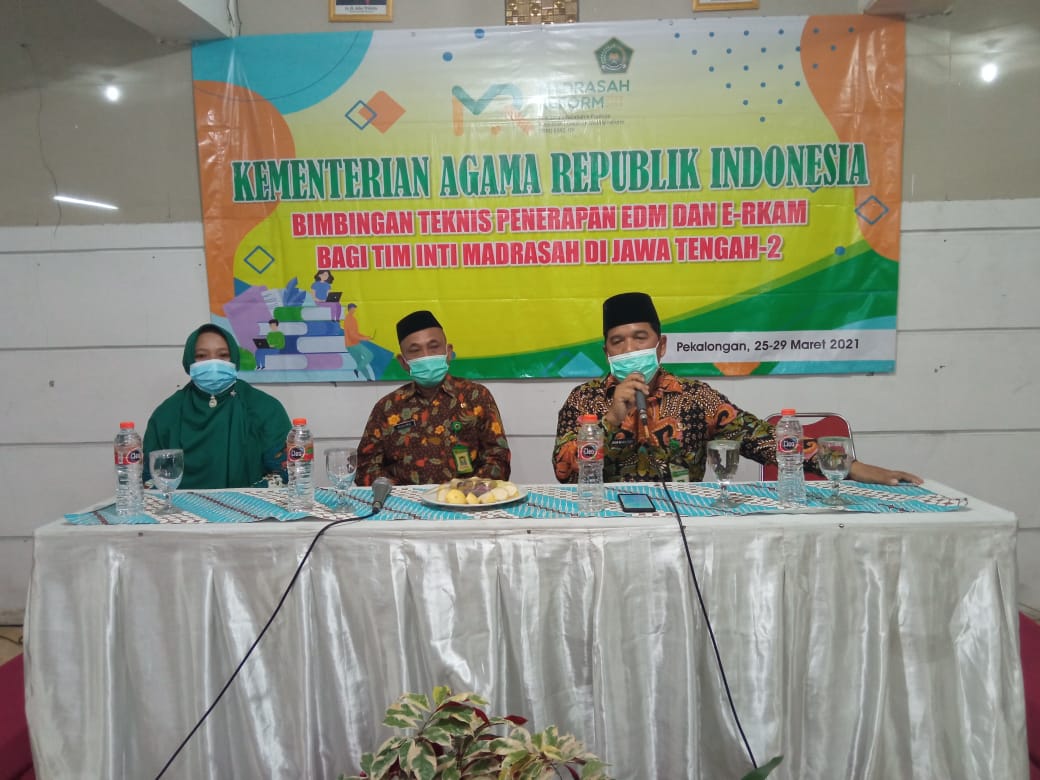 Pembukaan Bimtek Penerapan EDM dan e-RKAM Bagi Tim Madrasah Inti di Jawa Tengah-2.