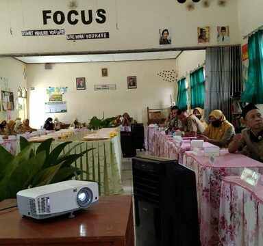 Edukasi Kemanfaatan Produk Dan Jasa Perbankan Syariah di Mts N 1 Banjarnegara