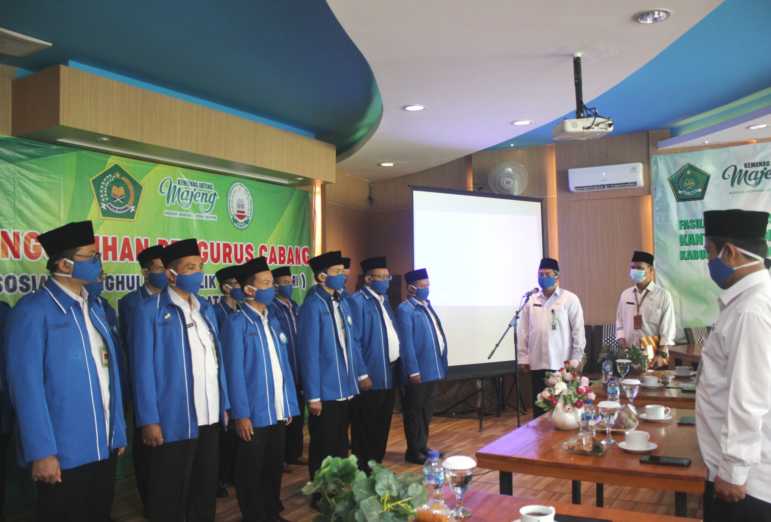 H.M. Aqsho Kukuhkan Pengurus Asosiasi Penghulu Republik Indonesia (APRI) Cabang Batang.