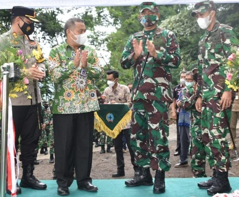 Sengkuyung Penutupan TMMD Reguler : Kankemenag Hadir Tutup Kegiatan Dengan Doa