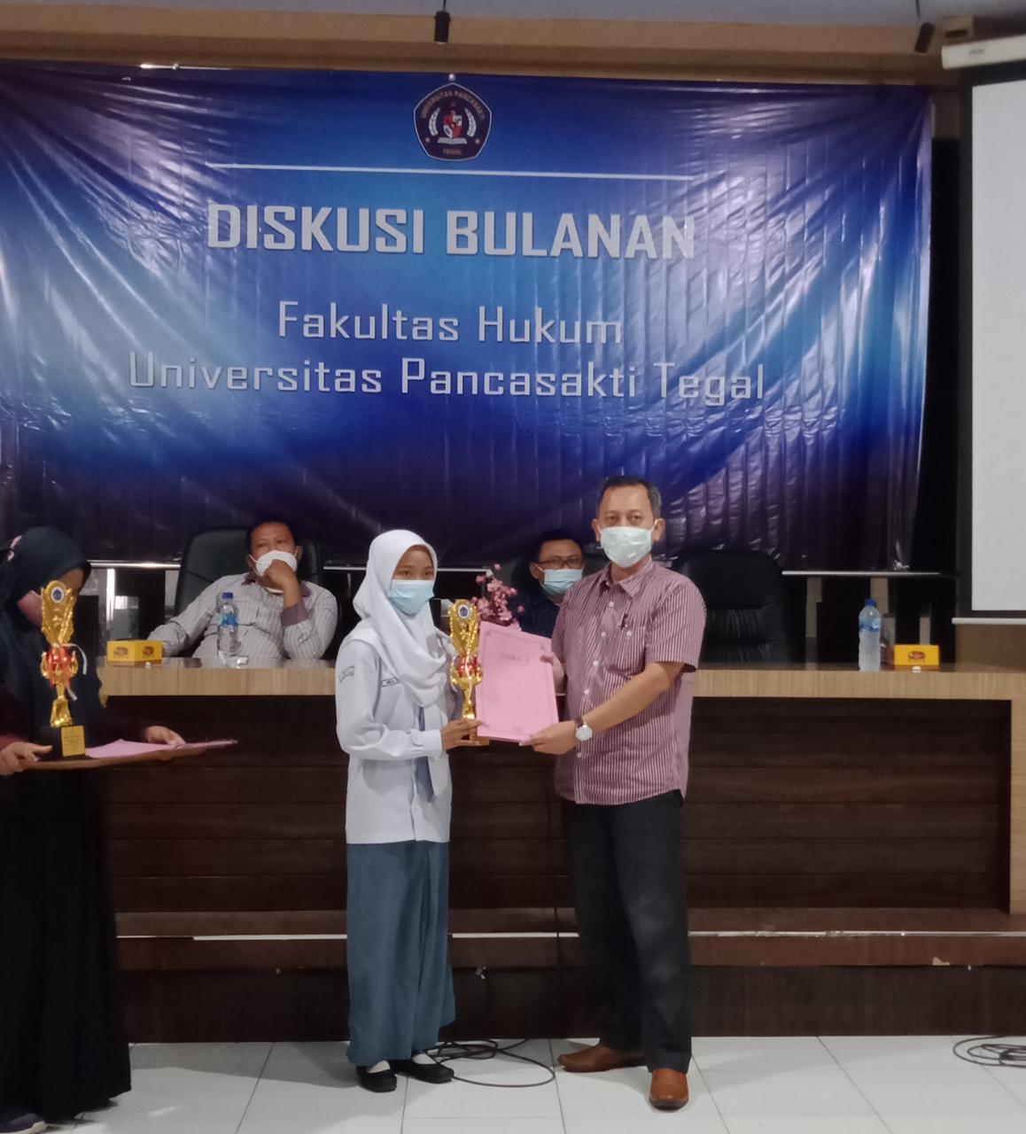Siswi MAN 1 Tegal Raih Juara 2 Ajang Essay Competition