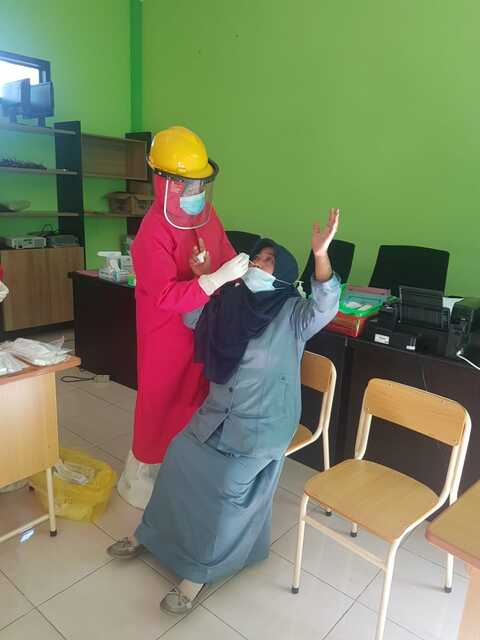 Persiapan Belajar Tatap Muka di Madrasah, Guru Lakukann Vaksinasi dan Rapid Test Antigen