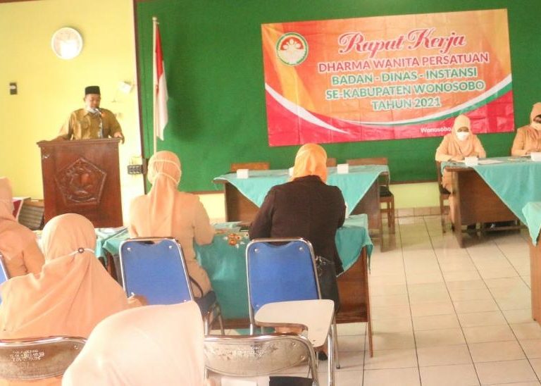 Imron Awaludin Isi Santapan Rohani Kegiatan DWP