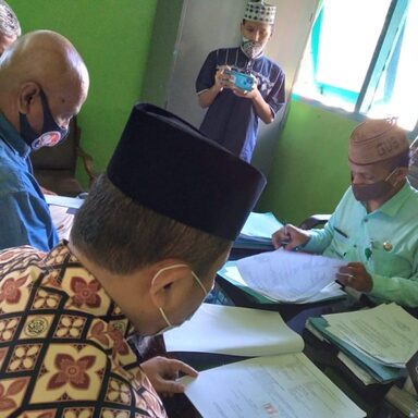 Penandatangan Akta Ikrar Wakaf Untuk Masjid & Pesantren Sirojudin di KUA Banyumanik