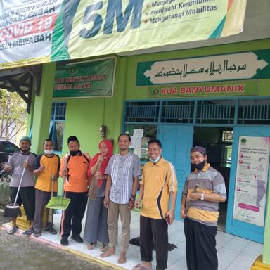 Penyuluh Bersih-Bersih KUA Banyumanik