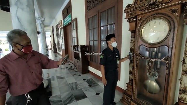 Pastikan tepat waktu, Kemenag Cek Jam di Masjid  dan Studio Radio