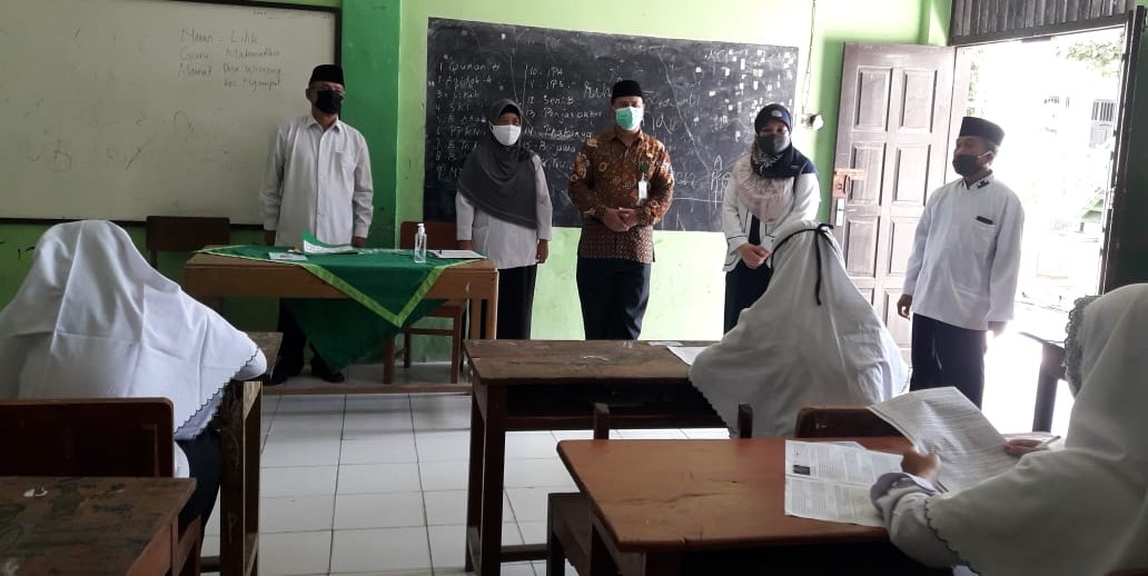 Kakan Kemenag Kendal Monitoring Pelaksanaan UM di MTs NU 08 Gemuh