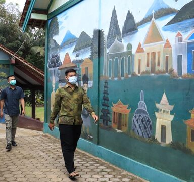 MI Maarif NU 1 Cilongok Bangun Sadar Berbhineka Lewat Lukisan