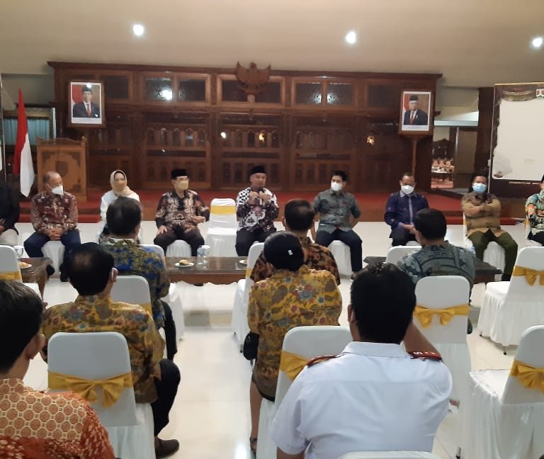 Dalam Rangka Hari Raya Natal & Tahun Baru 2022, Kepala Kankemenag Kota Magelang Hadiri Ramah Tamah Dengan Umat Kristen Dan Katolik
