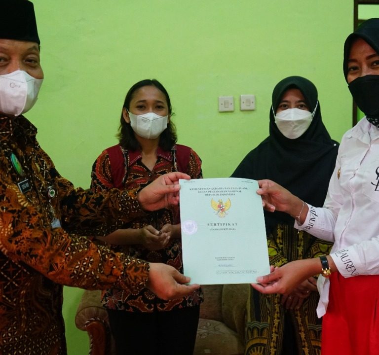 Alhamdulillah, Kita Telah Memiliki SHM Pembangunan Gedung KUA Magelang Tengah