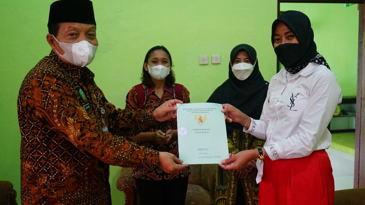 Alhamdulillah, Kita Telah Memiliki SHM Pembangunan Gedung KUA Magelang Tengah