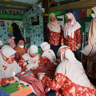 Tingkatkan Keterampilan, DWP Kankemenag Kab. Wonosobo Adakan Lomba Menyulam