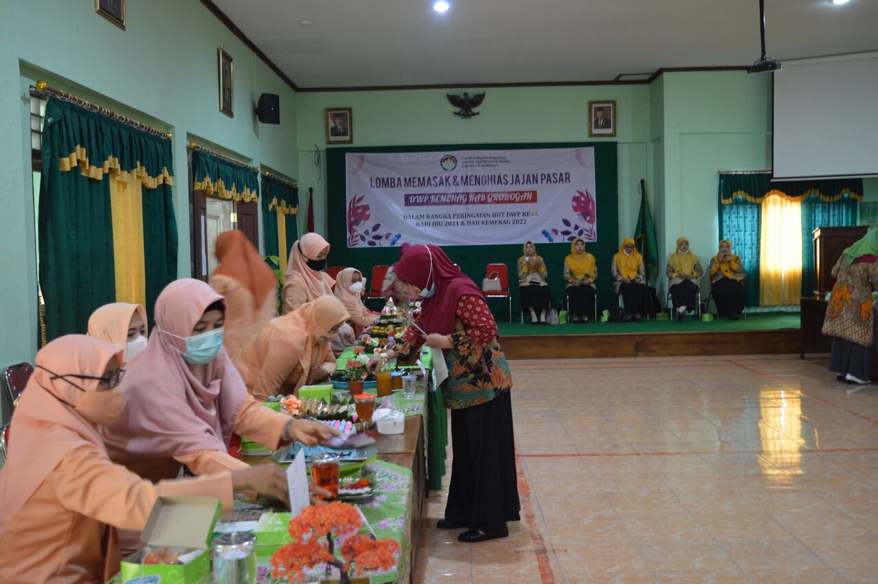 DWP Kemenag Grobogan Adakan Lomba Memasak dan Merangkai Jajan Pasar, Menyongsong HAB Kemenag