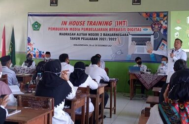 MAN 2 Banjarnegara Gelar In House Training Pembuatan Media Pembelajaran