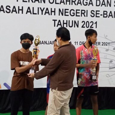 Tenis Meja Putra Sumbang Emas POSMAN Pertama MAN 2 Banjarnegara