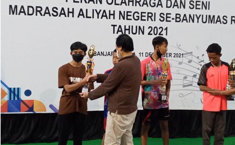 Tenis Meja Putra Sumbang Emas POSMAN Pertama MAN 2 Banjarnegara