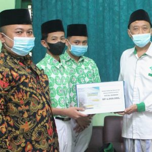 Peserta Didik MA Salafiyah Kajen Pati Galang Donasi peduli korban semeru.
