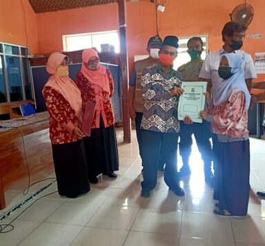 UPZ Kankemenag Brebes Memberikan Santunan Bagi Korban Bom Kampung Melayu Tahun 2017