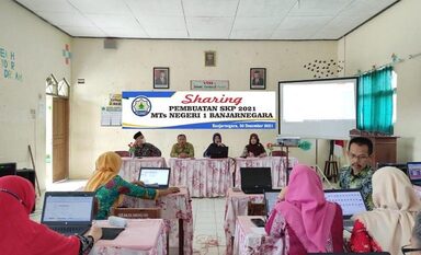 Antusias Guru MTs N 1 Banjarnegara Ikuti Sharing Pembuatan SKP 2021