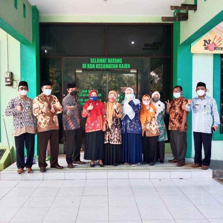 Bimas Islam Kankemenag Kab. Pekalongan Mendapat Bantuan Theodolit
