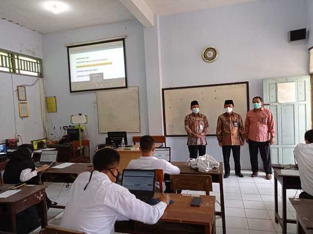Kakanwil Pantau Pelaksanaan SKB CPNS di MAN 1 Kota Semarang