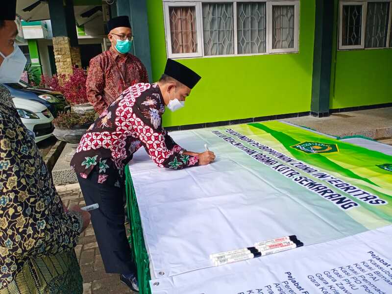 Canangkan ZI, Kemenag Kota Semarang Adakan Penandatanganan Pakta Integritas