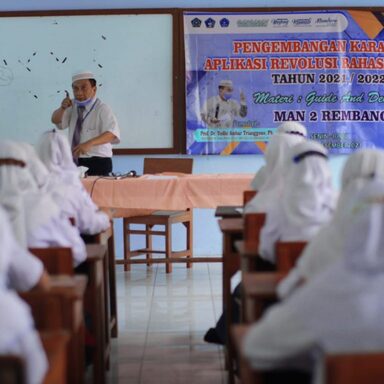 Peserta Didik MAN 2 Rembang Didorong Cakap Berbahasa Inggris
