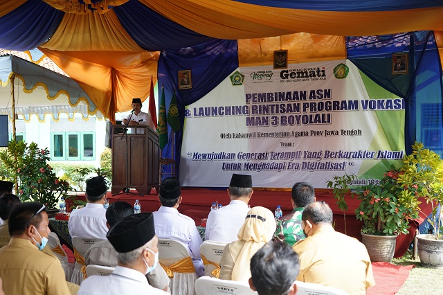 Kakanwil Kemenag JAteng Mustain Ahmad memberikan sambutan dalam rangka Launcing Rintisan Program Vokasi MAN 3 Boyolali pada Senin (10/01)
