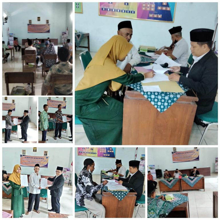 Kepala KUA Karanganyar Saksikan Pengikrar Wakafan Delapan Bidang Tanah Wakaf untuk Masjid dan Musholla