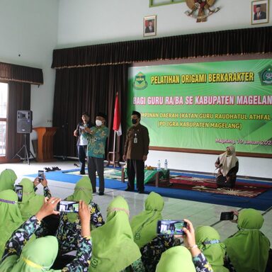 Guru RA/BA Kabupaten Magelang Antusias Ikuti Pelatihan Origami