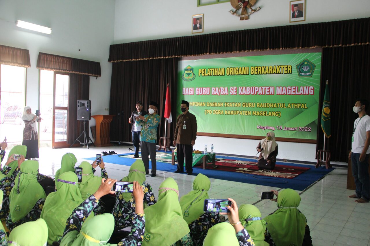 Guru RA/BA Kabupaten Magelang Antusias Ikuti Pelatihan Origami