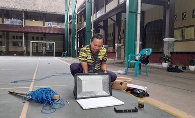 Jadi Penyelenggara Tournament Voli HAB Kemenag, MAN 2 Banjarnegara Tingkatkan Pencahayaan Lapangan