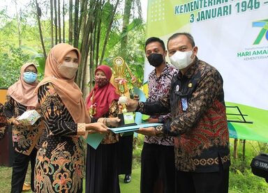 Ucap Syukur, MTs Negeri 1 Banjarnegara Terima Aneka Hadiah Kejuaraan Lomba HAB Ke-76 Kemenag