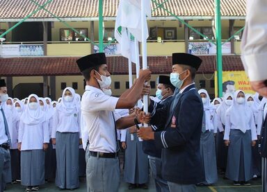 Upacara Pelantikan dan Serah Terima Jabatan Pengurus OSIM MAN 2 Banjarnegara Masa Bakti 2021-2022