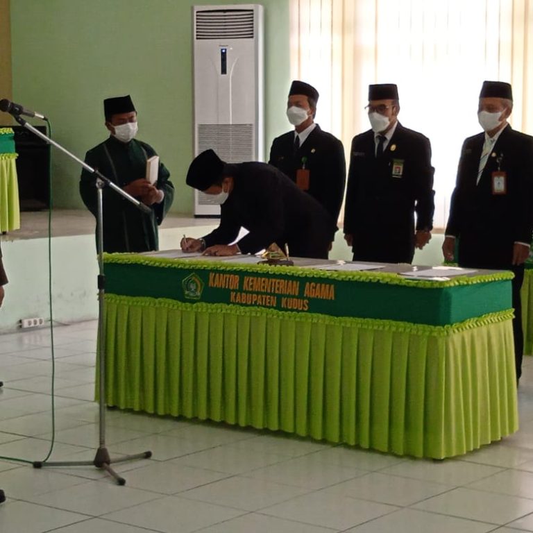 Kakankemenag Kudus Lantik Pejabat Eselon IV danV  Untuk Berinovasi