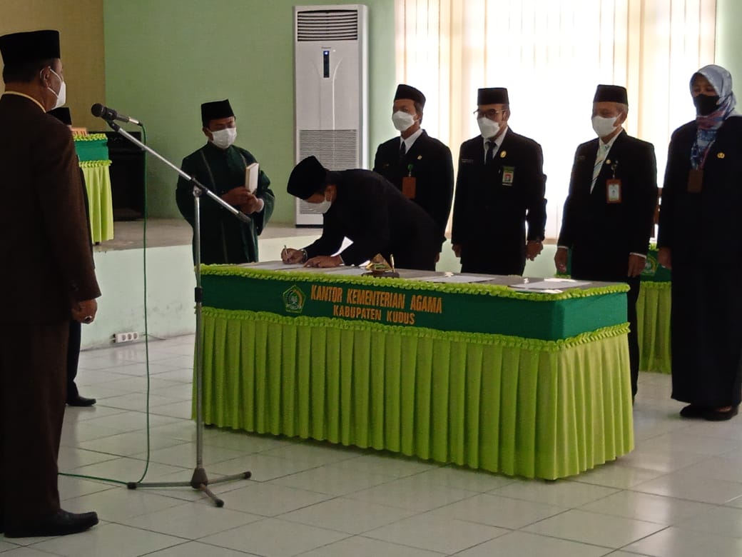 Kakankemenag Kudus Lantik Pejabat Eselon IV danV  Untuk Berinovasi