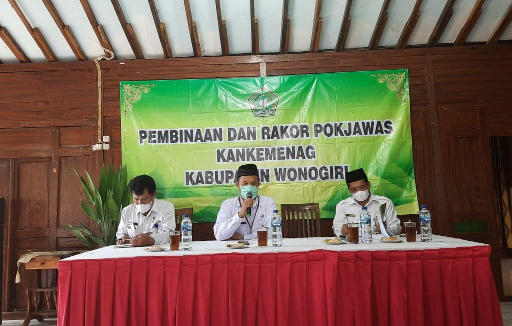 Kakankemenag Wonogiri, H. Anif Solikhin memberikan Pembinaan Pada Acara rakor Pokjawas Kankemenag Wonogiri